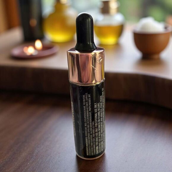 Makeup Revolution Liquid Highlighter - Rose Gold, 0.61 fl oz - Picture 3 of 4